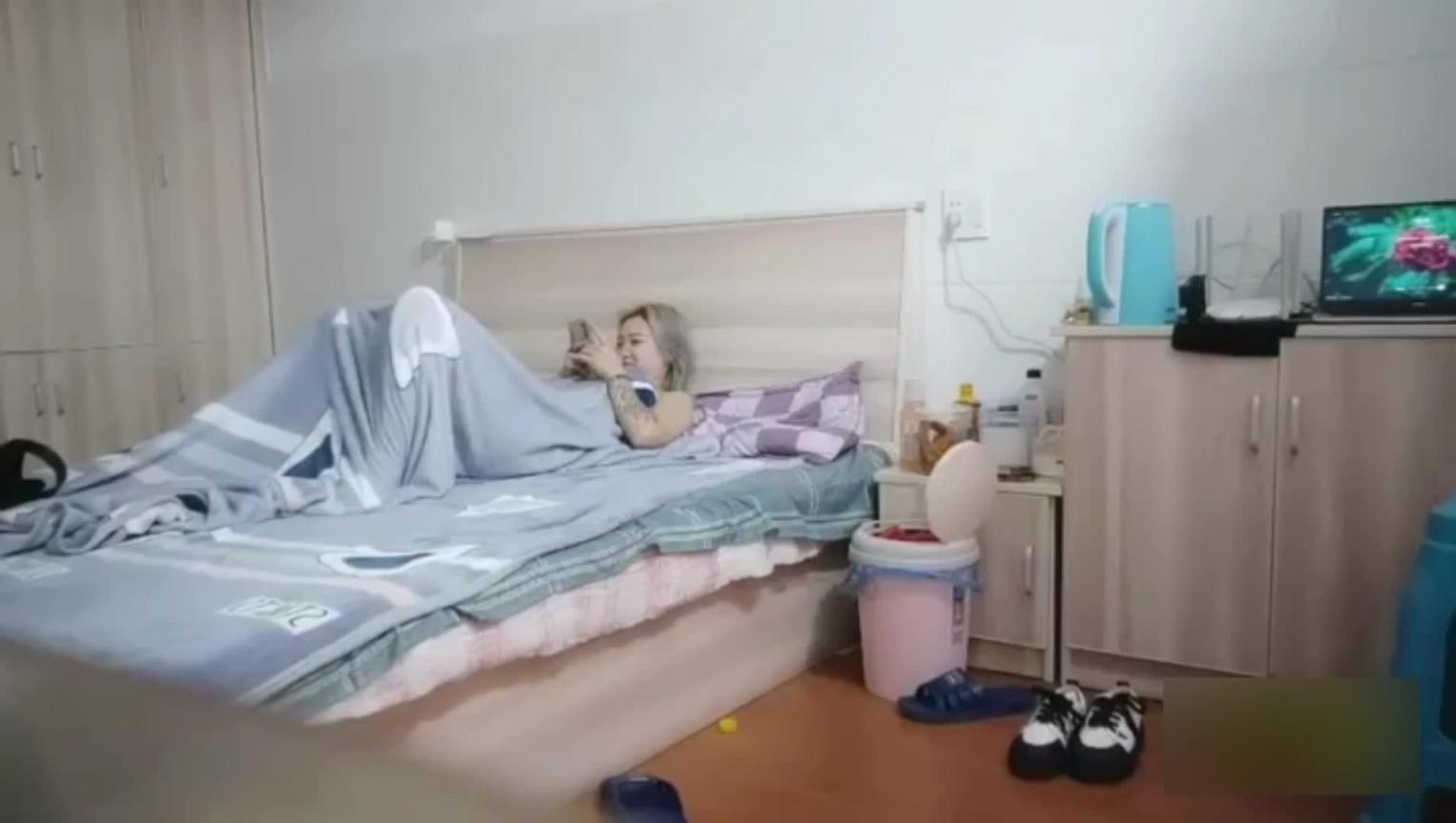 看大哥不在-在家勾引漂亮嫂子 预览截图 4