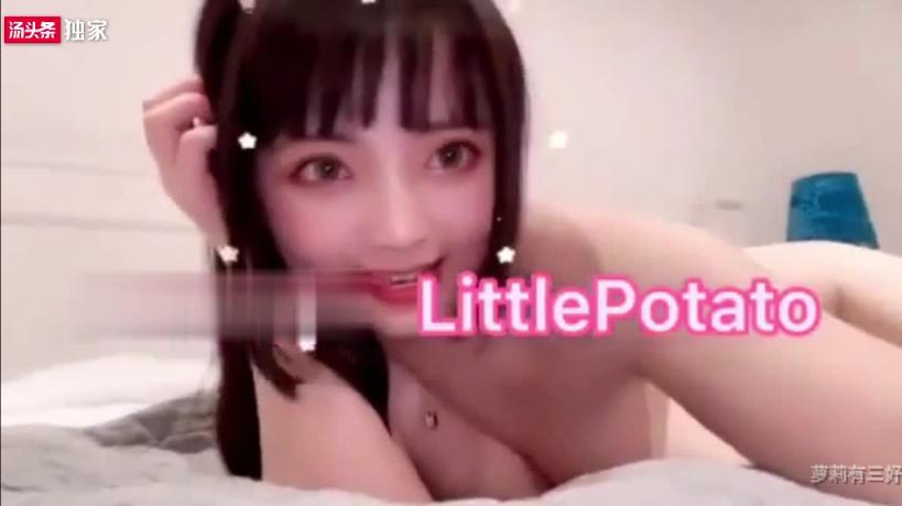 【少女私拍】网红少女云烧私拍福利精选,阿朱客串揉捏美胸,百合大法好 预览截图 4