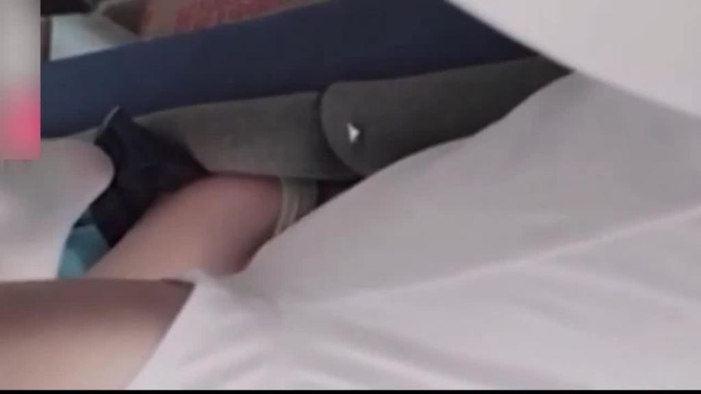 【兄妹乱伦】爆操03年大学在校的妹妹最后内射 预览截图 5