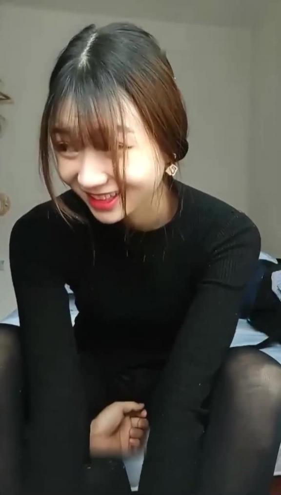 【姐弟乱伦】爸妈出去玩换妻姐弟俩在家里搞乱伦 预览截图 6