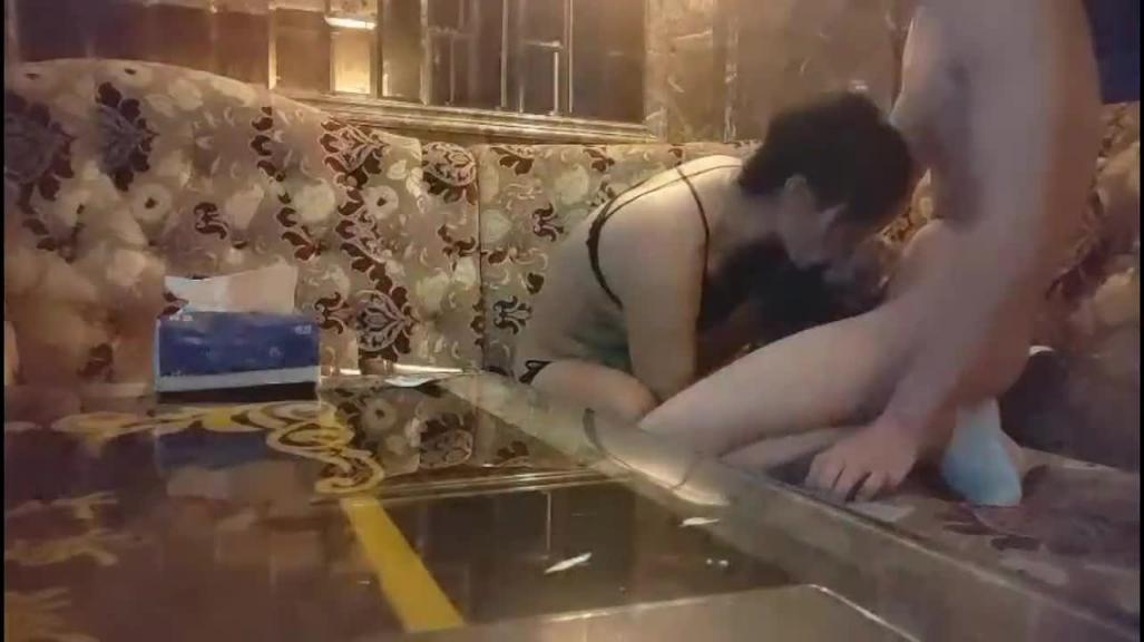 约极品人妻KTV打炮KTV里狂草丰乳肥臀骚逼人妻 预览截图 8