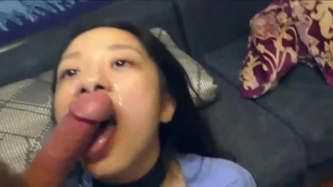 女中双马尾母狗白虎学生妹这么小就喜欢洋大屌 被当母狗调教吃精吞精 预览截图 11