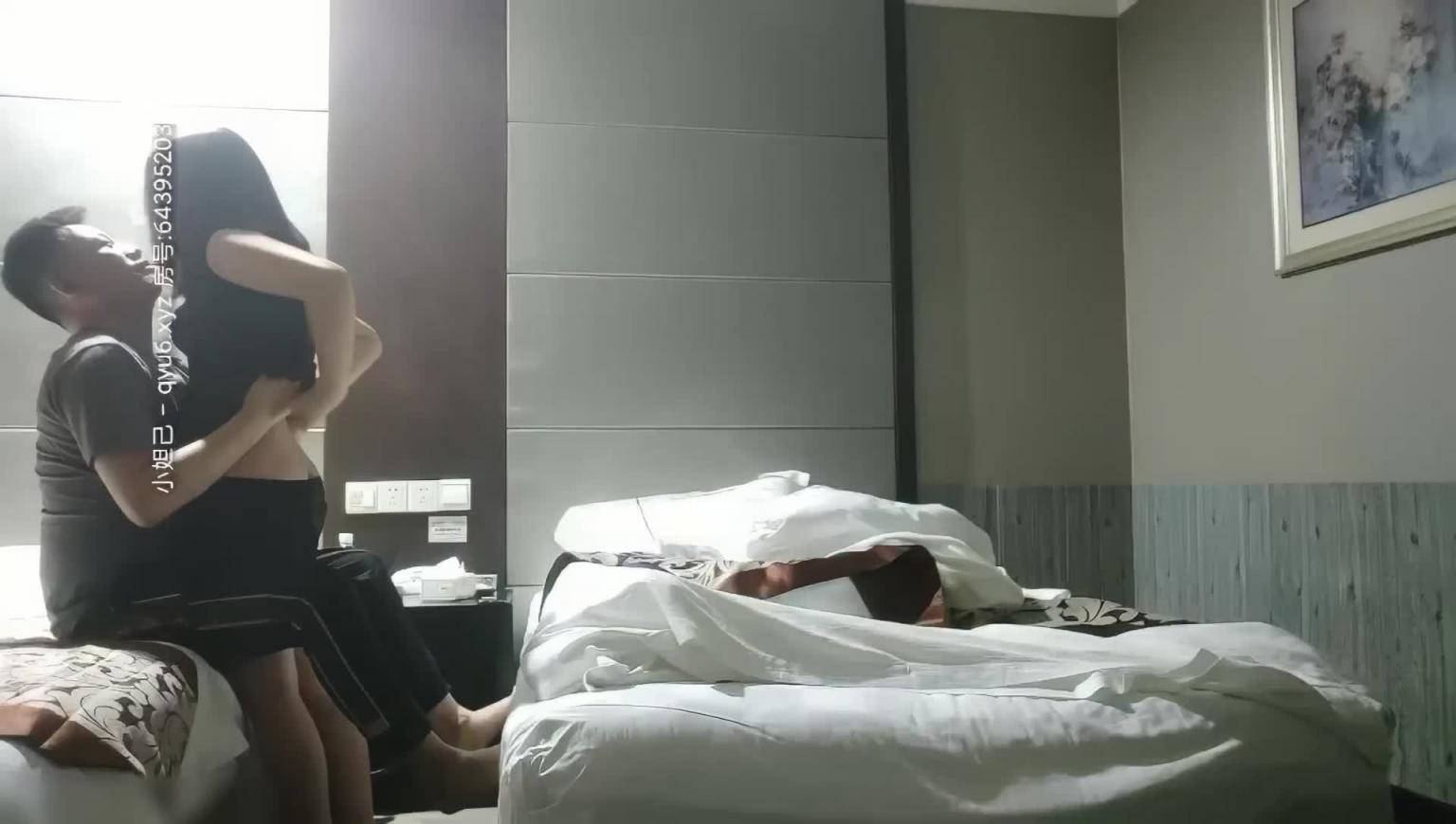 KTV喝到微醺开房,女的非常害羞,死活不肯就范! 预览截图 7