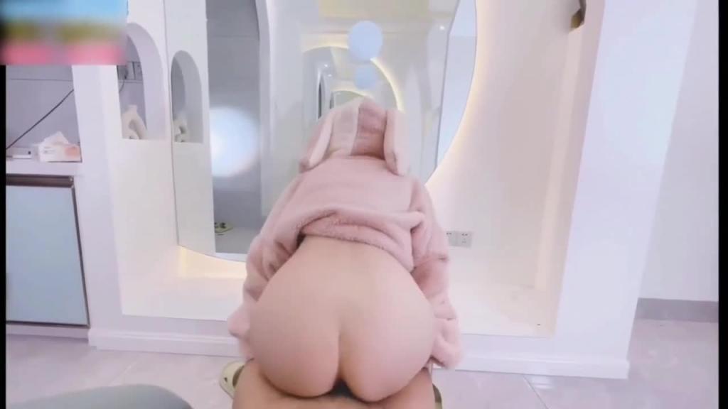 校园女神清纯靓丽的外表有一颗淫荡的心被狂插小嫩逼 预览截图 2