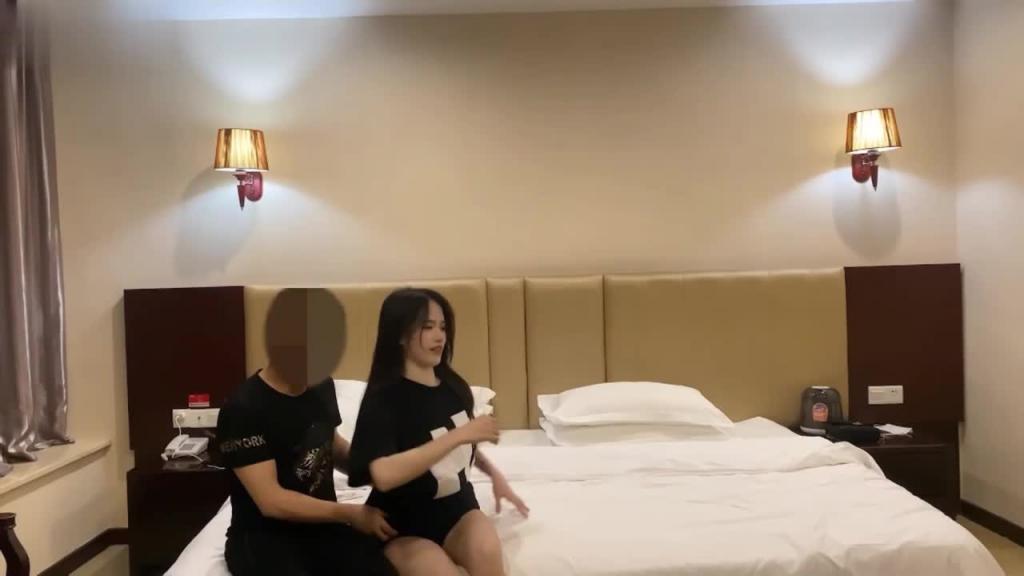混血的妹子含鲍待放吹弹可破 预览截图 1