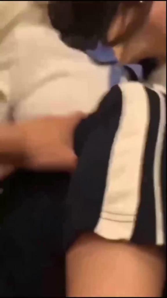 【年终校服计划】那些年疯狂的女孩!3位真实中学女孩校服性爱精选!银川+河南+陕西 预览截图 1