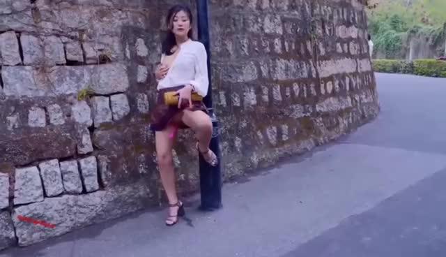 宜家女主角,户外露出自慰喷水 预览截图 1