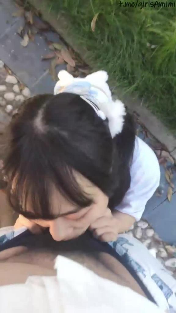 制服女仆卖力口交到射精 预览截图 2