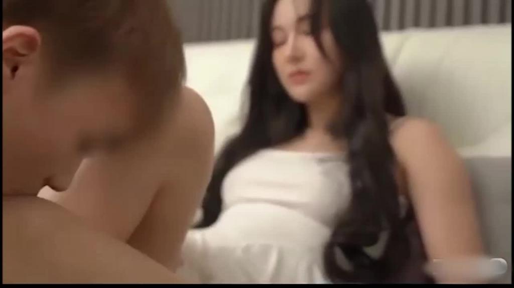 【乱伦套路日记】我和亲姐姐的性福之路！催情药把高颜美腿性感老姐拿下了有第一次就会有第二三次 预览截图 6