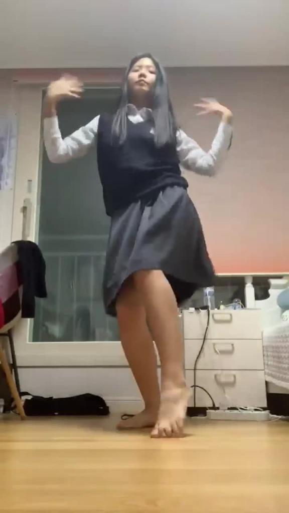 舞蹈特长班韩国美女校花展示母狗撒尿真空艳舞 预览截图 11