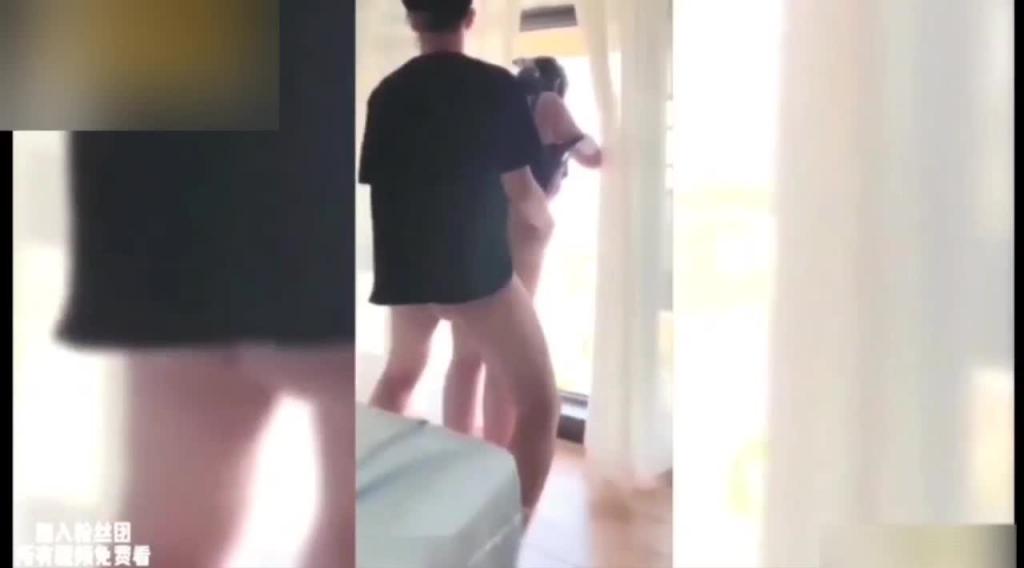 【重磅泄密】抖音百万粉丝小萝莉帮哥哥口交 预览截图 10