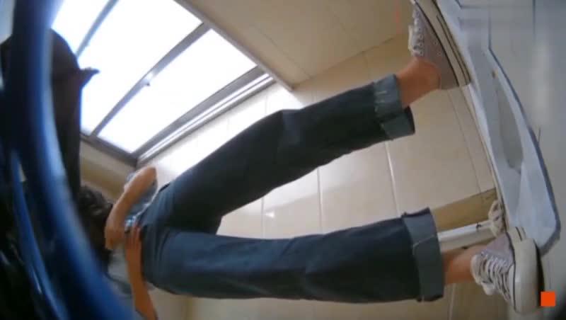 【精品偷拍】最强99位校花级学生妹厕所 偷拍，高颜值粉嫩小穴 预览截图 6