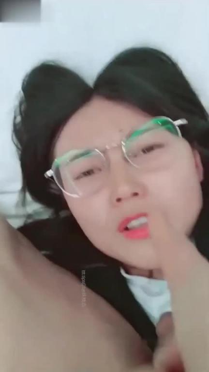 调戏强上师范美女学霸故意不穿内裤在学霸面前露鸡巴 预览截图 5