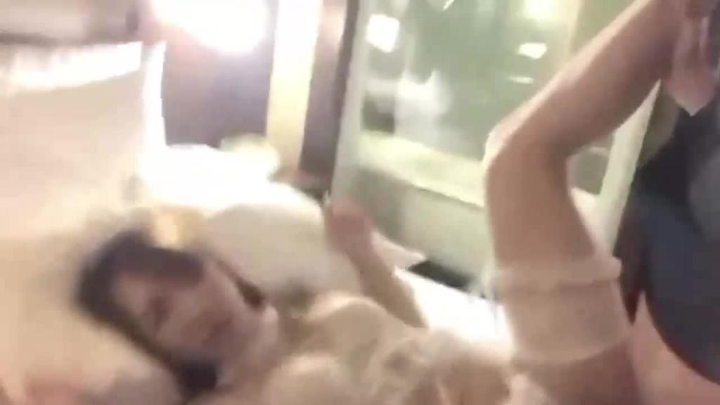 【人妖】国产伪娘婚纱装诱惑直男操自己!颜射! 预览截图 9