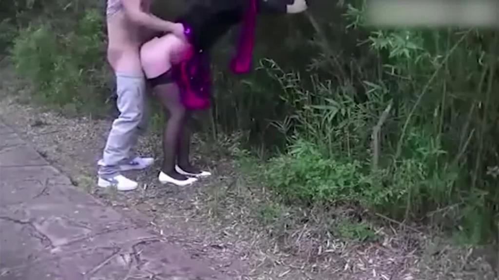 【母子乱伦】历时一月终于说服妈妈跟我野战对白精彩 预览截图 5