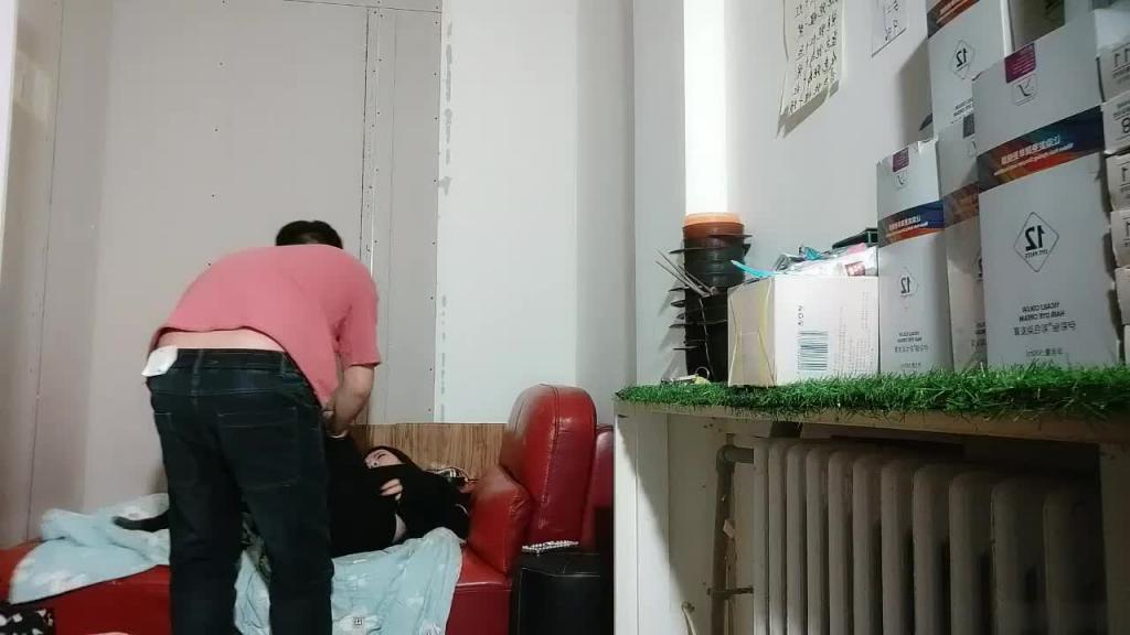 灌醉女同事-醉酒迷煳直接安在沙发上操 预览截图 6