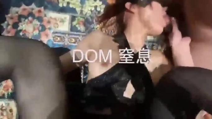 DOM窒息国产SM天花板黑丝美少女3p虐待 预览截图 4