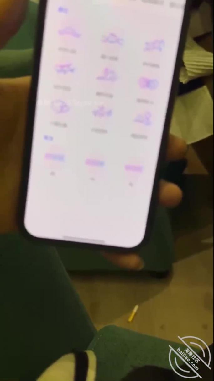 网吧调教姐姐自慰,电击阴蒂差点蹦起来,再拉到女厕所玩尿内射 预览截图 12