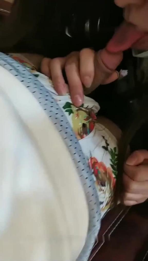 【河南兄妹乱伦事件】兄弟就被亲哥哥洗脑，禽兽哥哥为了挣钱扒套射进逼里 预览截图 2