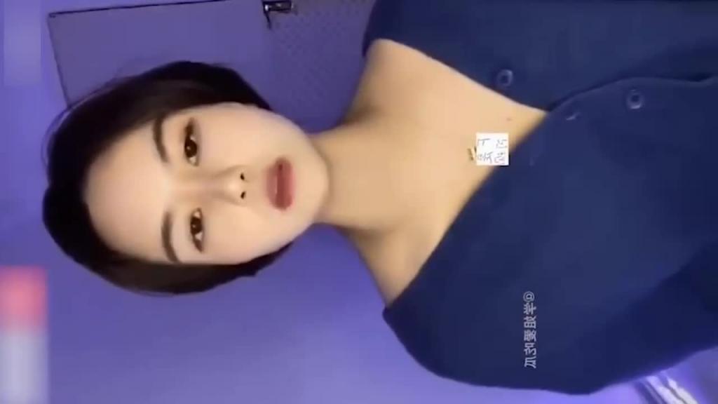 【全网独家】上千名大网红直播PK现场翻车漏点遭万人围观现场 猎奇 预览截图 9