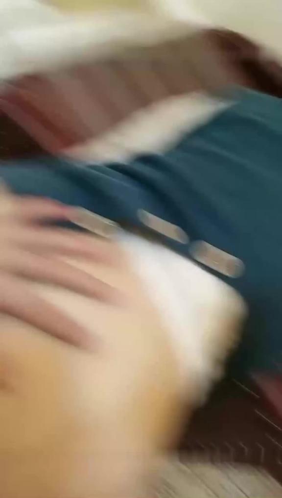 【河南兄妹乱伦事件】兄弟就被亲哥哥洗脑，禽兽哥哥为了挣钱扒套射进逼里 预览截图 5