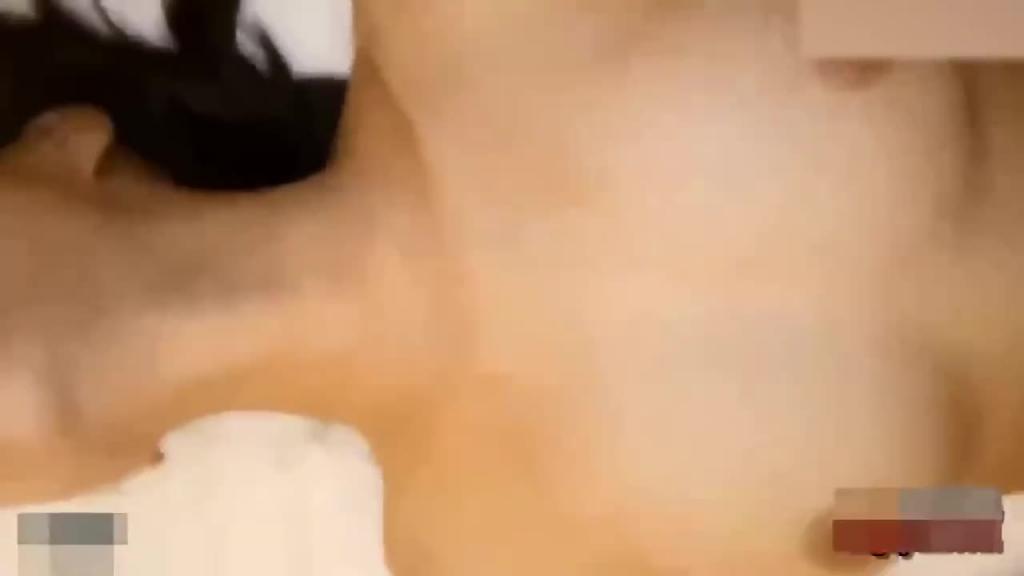 父女乱伦过后居然后悔?爸爸对不起你,帮女儿剃逼毛 预览截图 7
