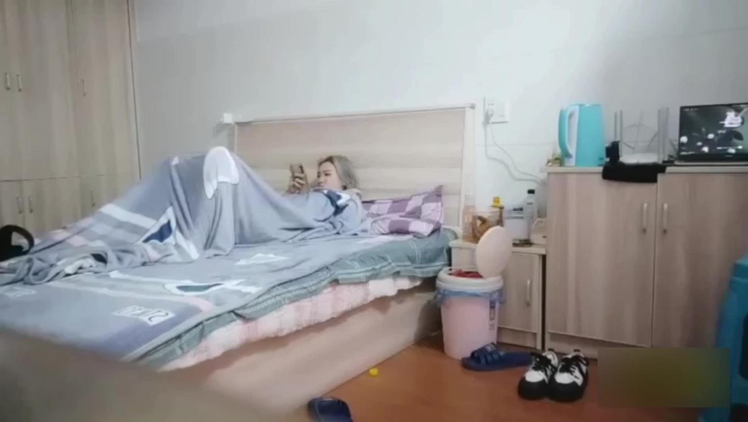 看大哥不在-在家勾引漂亮嫂子 预览截图 3