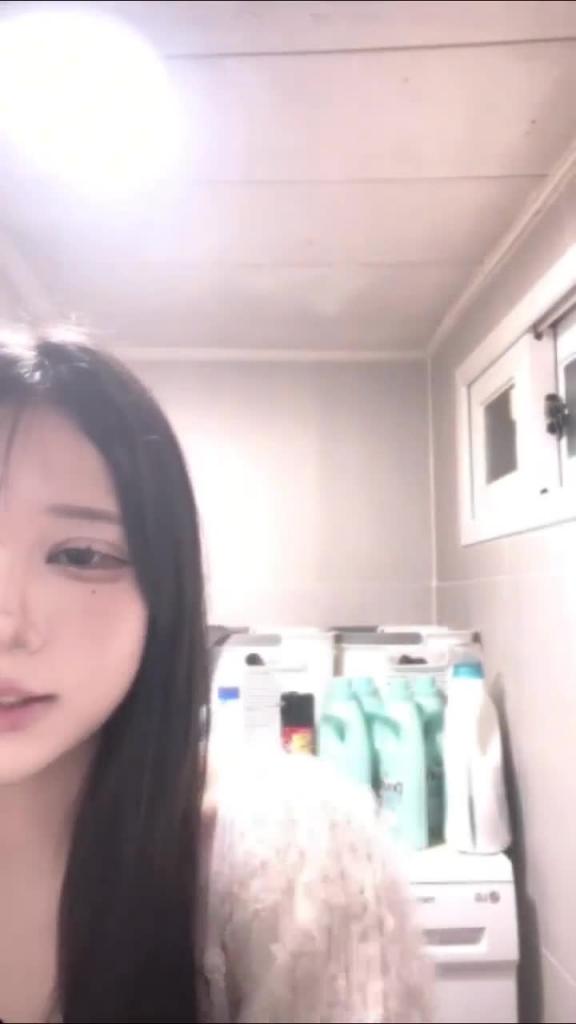 【韩国网红】极品❤️网红女高私拍流出约啪自慰反差万物舔食吸茎样子真销魂 预览截图 8
