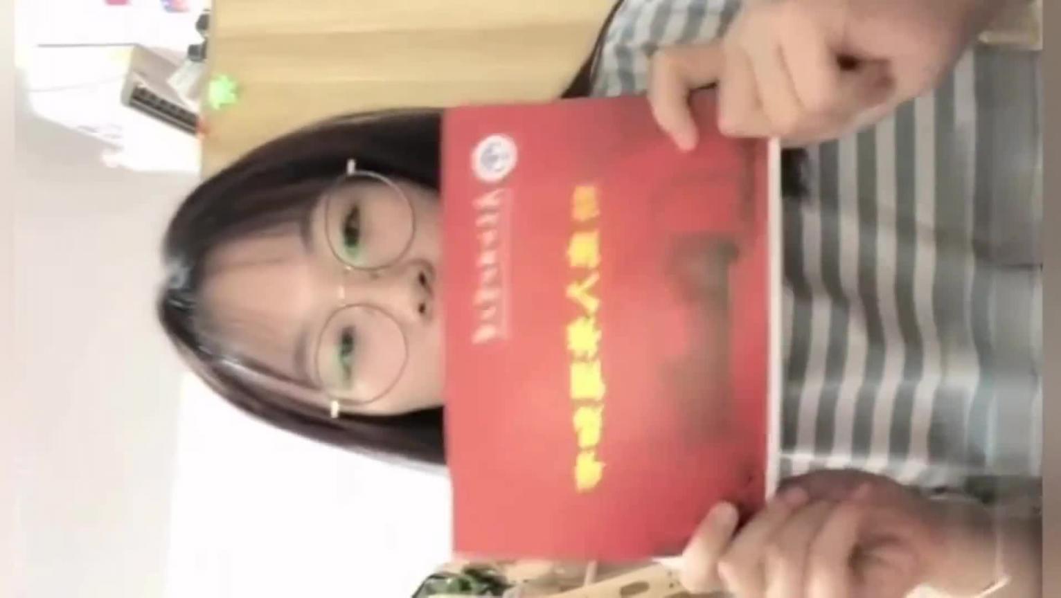 【温州-大一学妹】邻家反差婊，凌晨同学不在宿舍大秀 预览截图 1