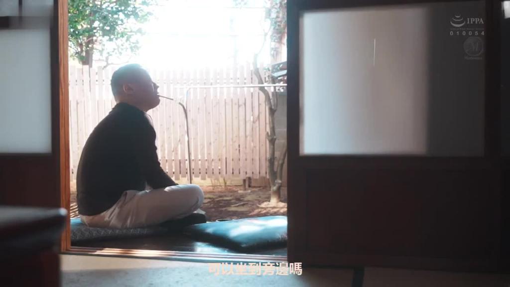 返乡中、被小姨一香诱惑的我将累积30天的精子射干般搞着浓厚中出性爱…。 松本一香 JUQ-007 预览截图 9