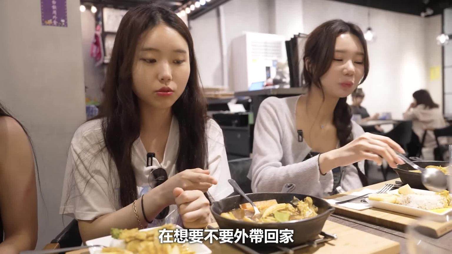 觉得火鸡面一点都不辣的韩国女生..被台湾的辣味感动到晕倒 预览截图 12
