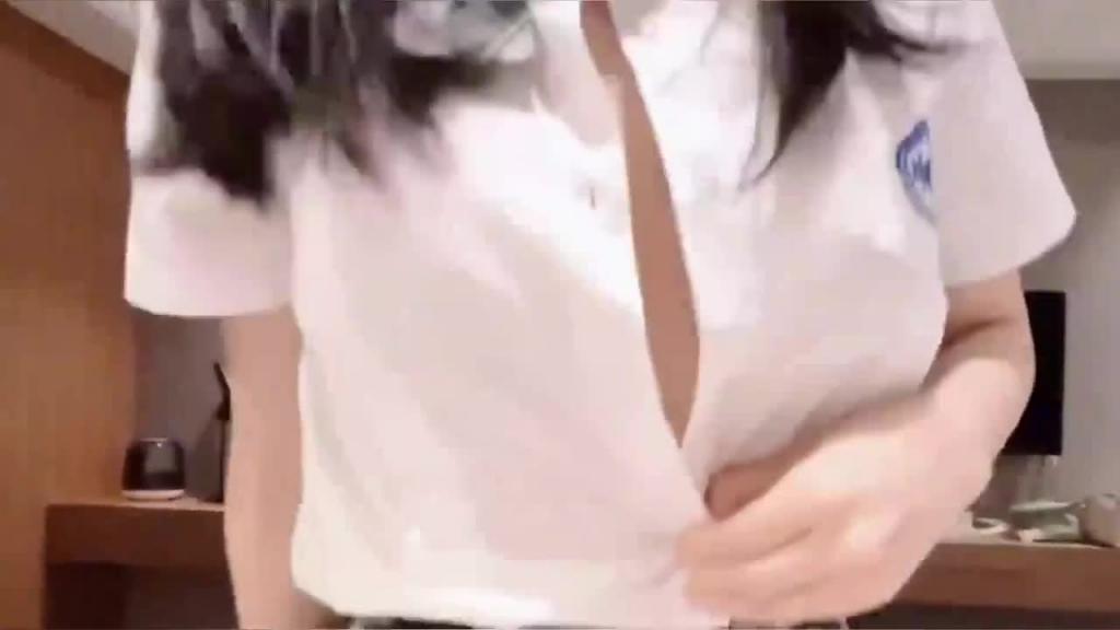 JK装学生妹下课后和学长开房被无套 预览截图 5