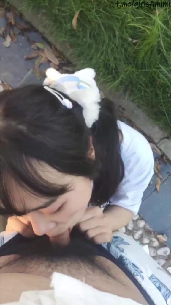 制服女仆卖力口交到射精 预览截图 3