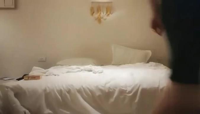 【换妻探花】两对夫妻激情换妻4 P，没穿内裤翘起屁股舔屌，一人一个抬腿抽插，上_位骑乘边操边 预览截图 12
