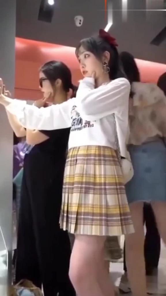 [偷拍裙底内裤合集]抄底JK少女裙底花式内裤美腿美臂 预览截图 9