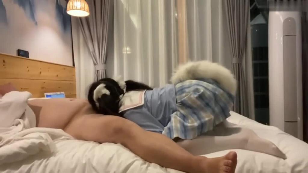 【极品萝莉穿衣做爱】土豪玩操制服爽马尾辫极品萝莉 后入拽着马尾辫怼操一点都不怜香惜玉 让猪拱了 预览截图 5