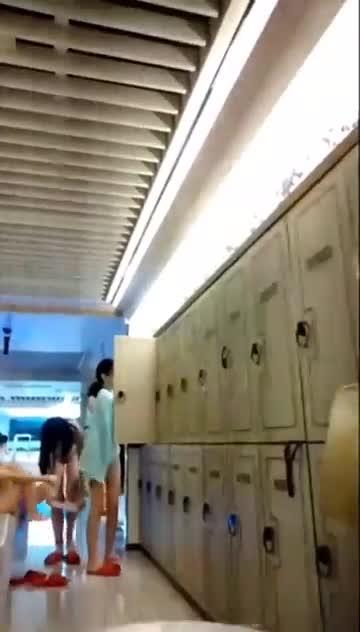 【高颜偷拍】大神男扮女装勇闯女澡堂!全新场景!真实欣赏高颜值女神一丝不挂! 高清偷拍流出! 预览截图 12