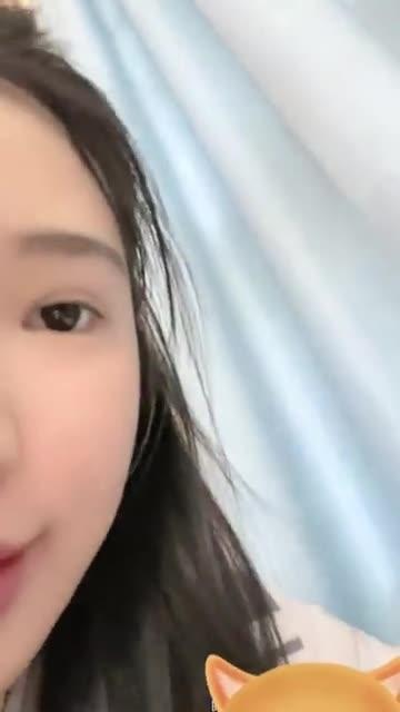 大二校花稀缺资源，教室露出、 刺激上课脱掉内裤玩穴、爆乳G奶高清 预览截图 4