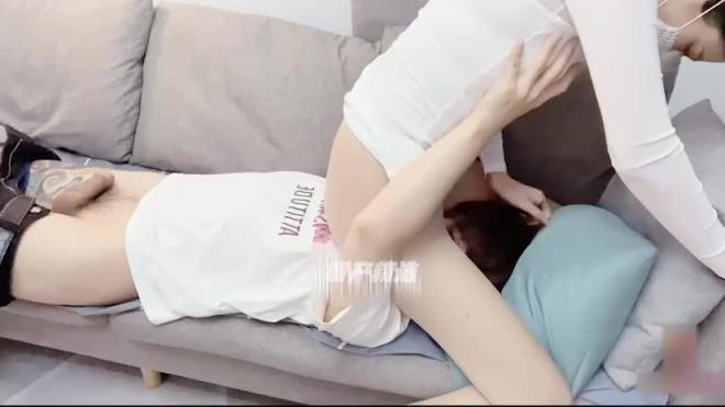 姐姐是我的性爱导师 预览截图 4