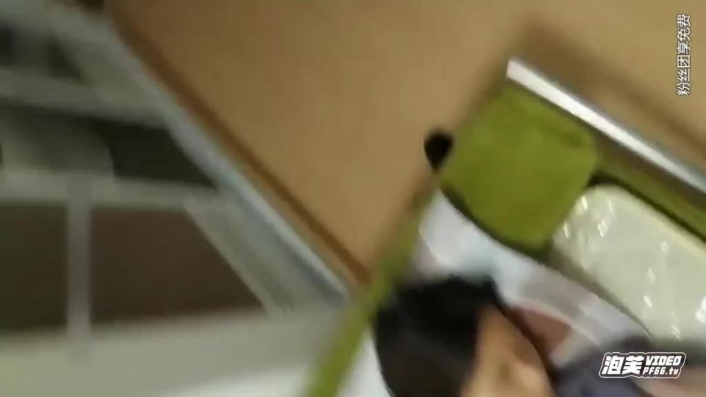 可爱萝莉困得睁不开眼,拉起来就操她穴,内射(宠粉福利) 预览截图 2