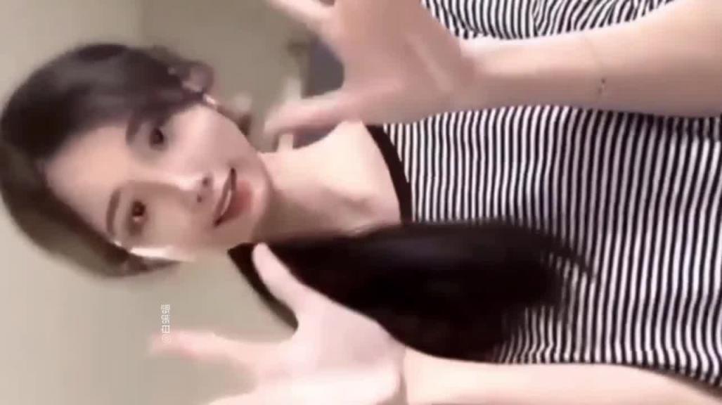 【校花 萝莉小果冻】户外露出 花式喷尿 预览截图 3