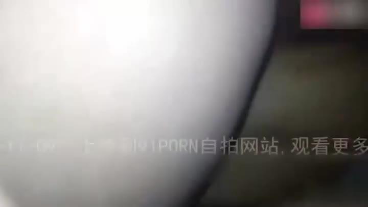 【母子乱伦】真实母子通奸！精虫上脑偷看妈妈换衣，忍不住冲上去强奸了妈妈。 预览截图 9
