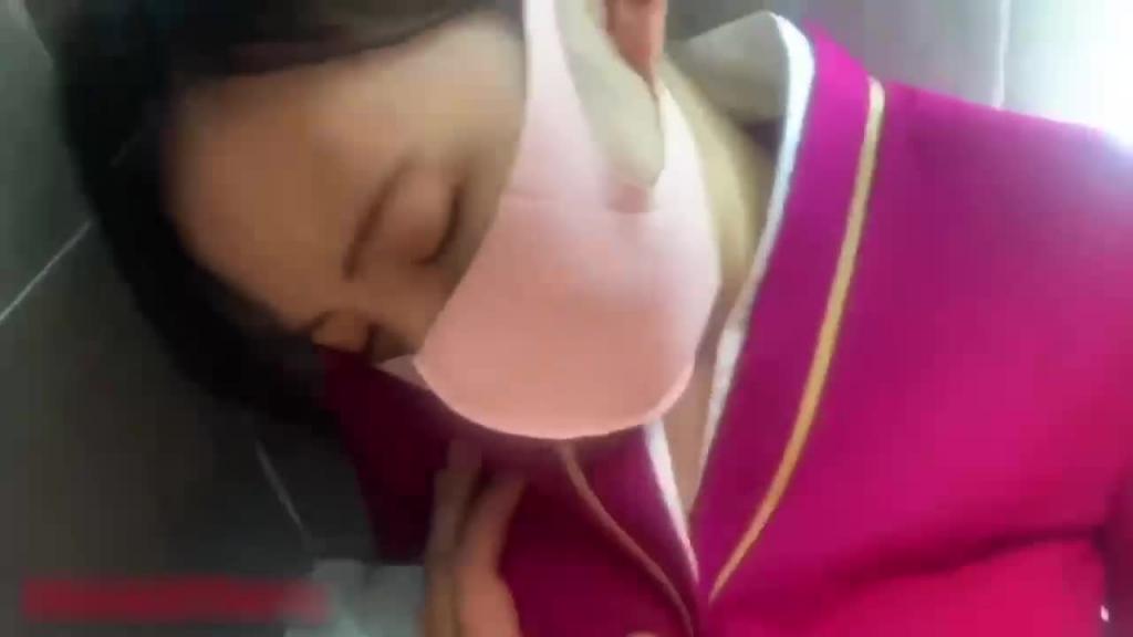 漂亮女儿找金主爸爸玩制服诱惑 预览截图 10
