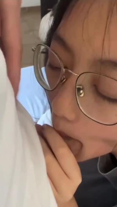 暗恋的女神竟然如此淫荡 预览截图 1