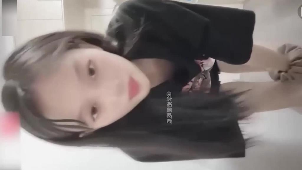 【全网独家】上千名大网红直播PK现场翻车漏点遭万人围观现场 猎奇 预览截图 4