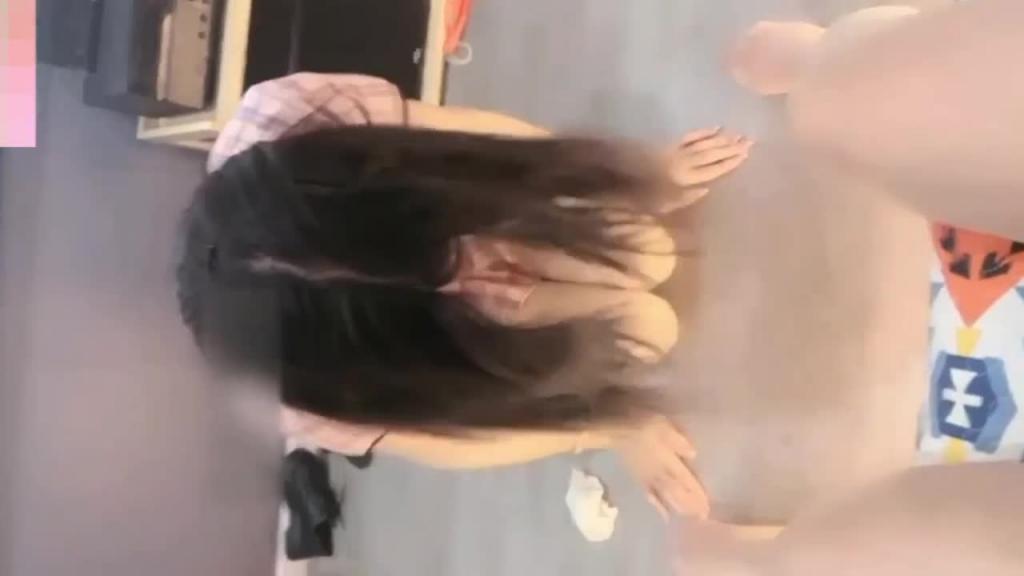 女S调教空姐反差婊，清纯女神巨乳是女M，舔脚吞食精液 预览截图 8