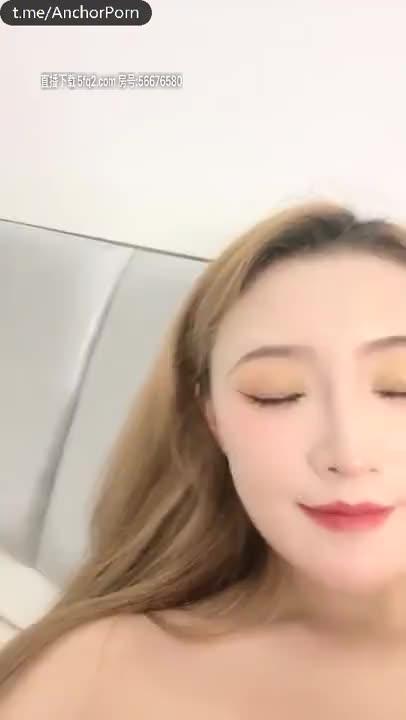 性感小姐姐直播自慰秀～一个人在家这么孤单当然要双管齐下前后门都玩～ 预览截图 11