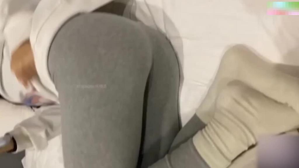 姐弟乱伦史上最强龙凤胎姐弟乱伦只要把姐姐操爽了一切水到渠成! 预览截图 3