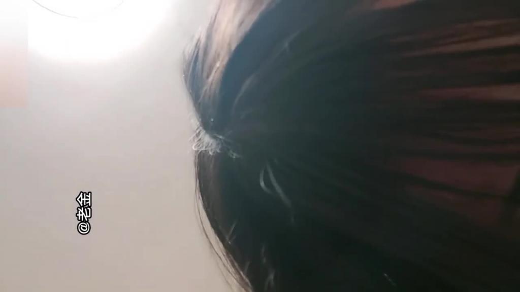 【兄妹乱伦】趁父母不在家哥哥乱伦童颜巨乳娃娃脸妹妹 预览截图 7