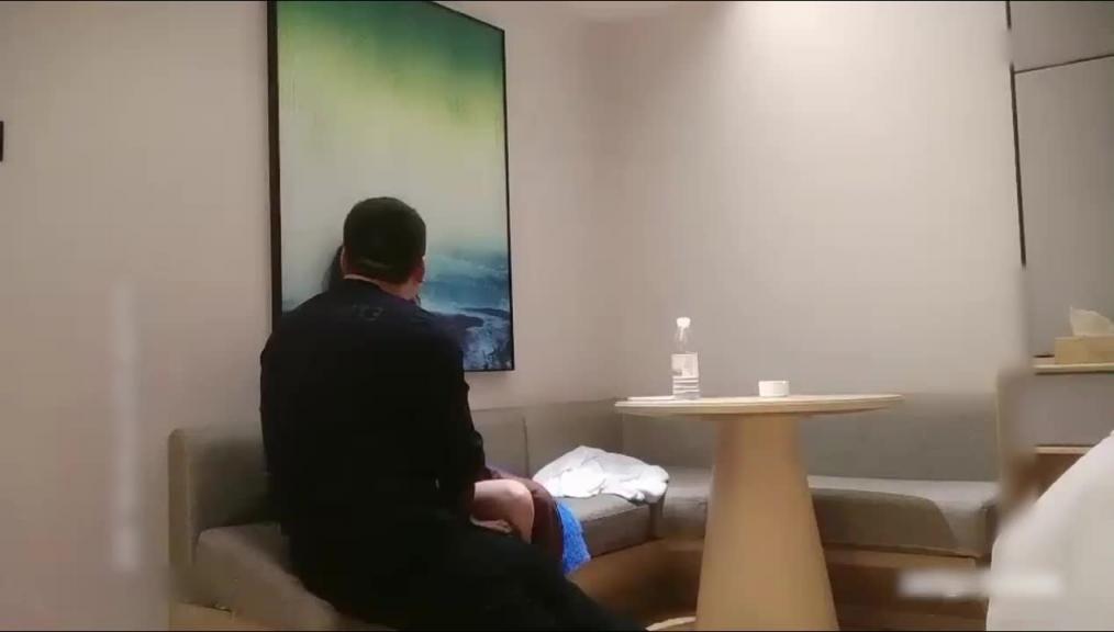 蓝衣高颜值性感大长腿 上位骑乘大力勐操呻吟 预览截图 4